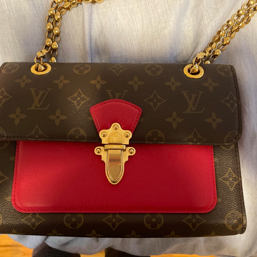 Louis Vuitton cross body / hand bag